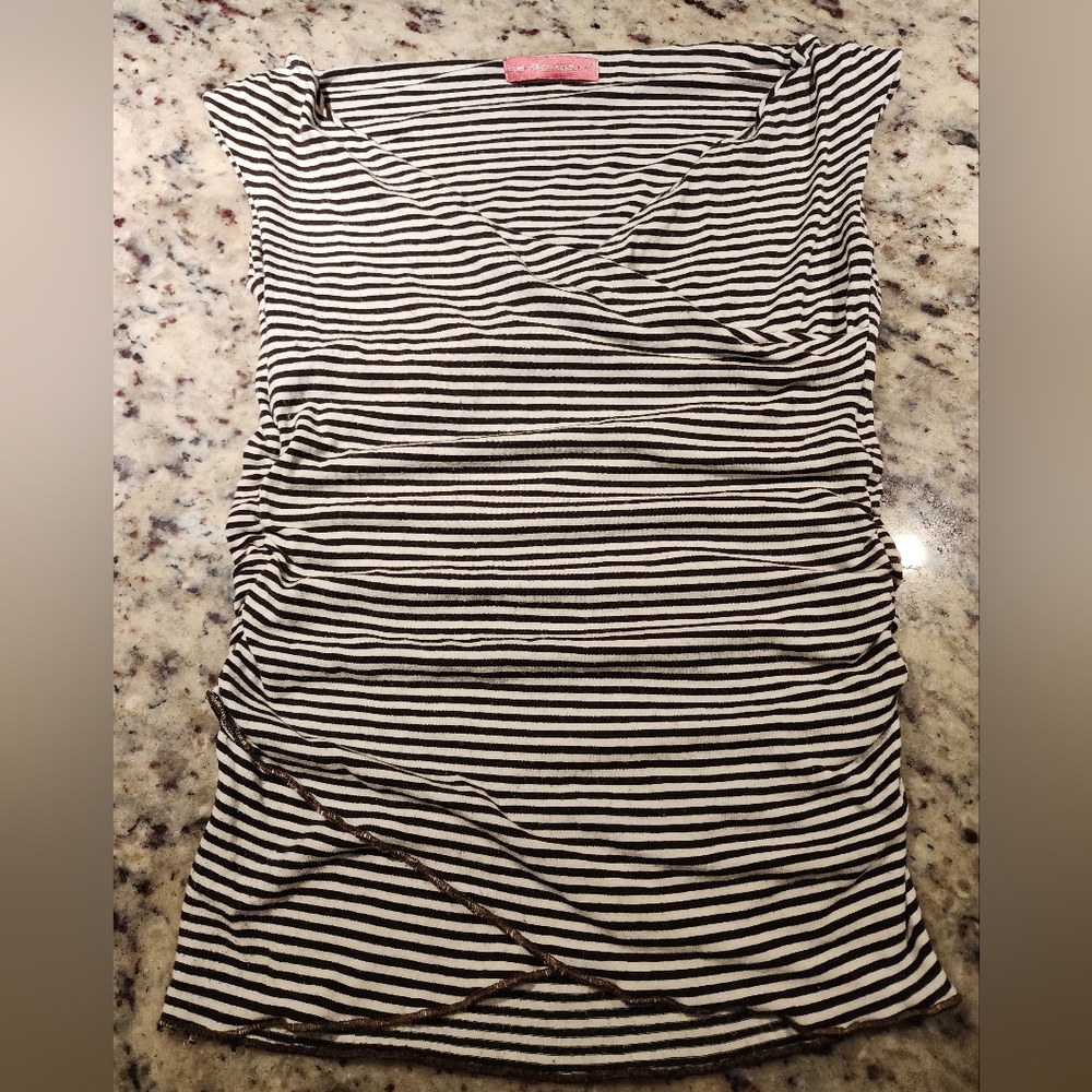 Francesca Frrante Overlaying Top with Ruching Sides Small
